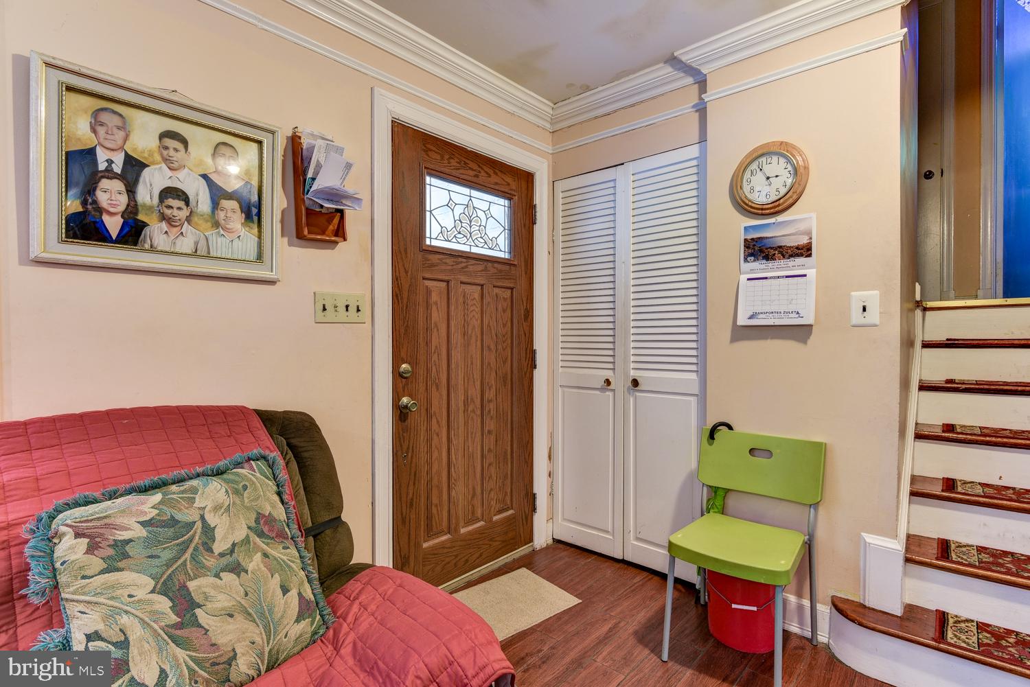 2614 Higbee Road Adelphi, MD 20783 - Photo 8 of 44 Living Room