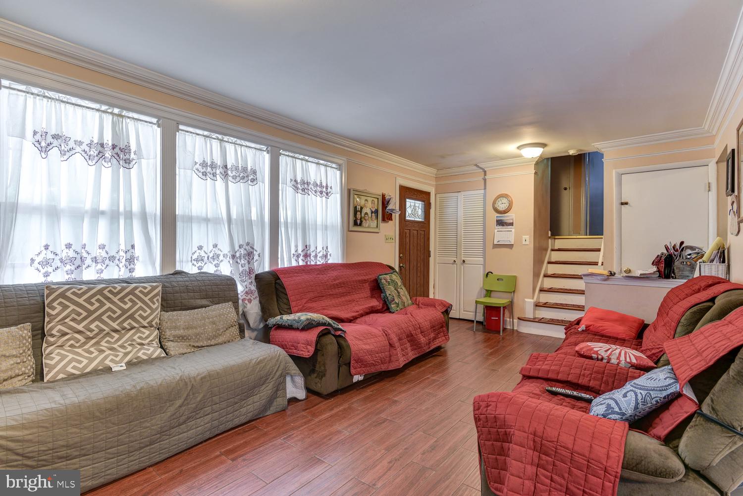 2614 Higbee Road Adelphi, MD 20783 - Photo 10 of 44 Living Room