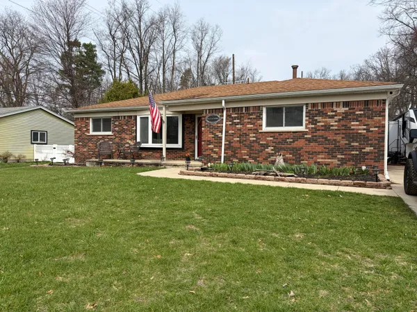 $369,000 | 38000 Hixford Place, Westland, MI 48185