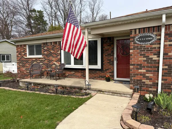 $369,000 | 38000 Hixford Place, Westland, MI 48185