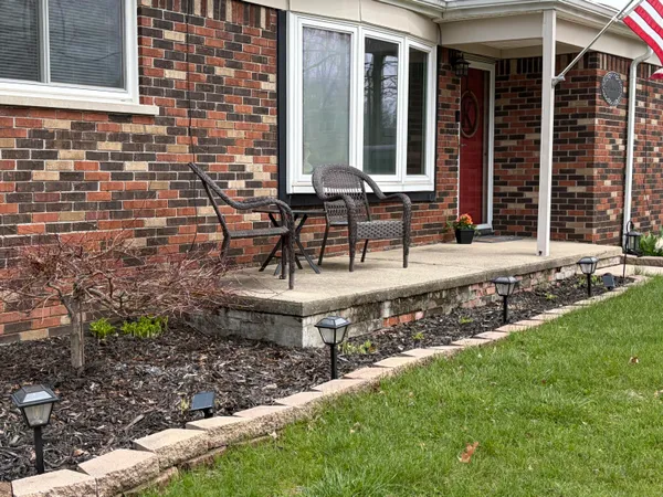 $369,000 | 38000 Hixford Place, Westland, MI 48185