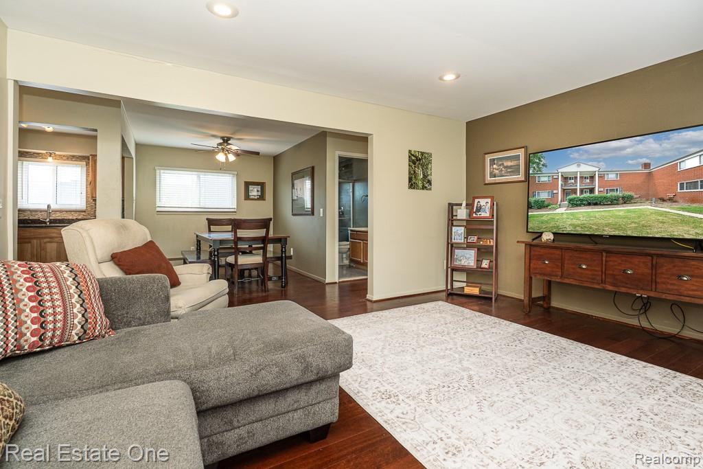 1097 Tienken Court Rochester Hills, MI 48306 - Photo 10 of 27
