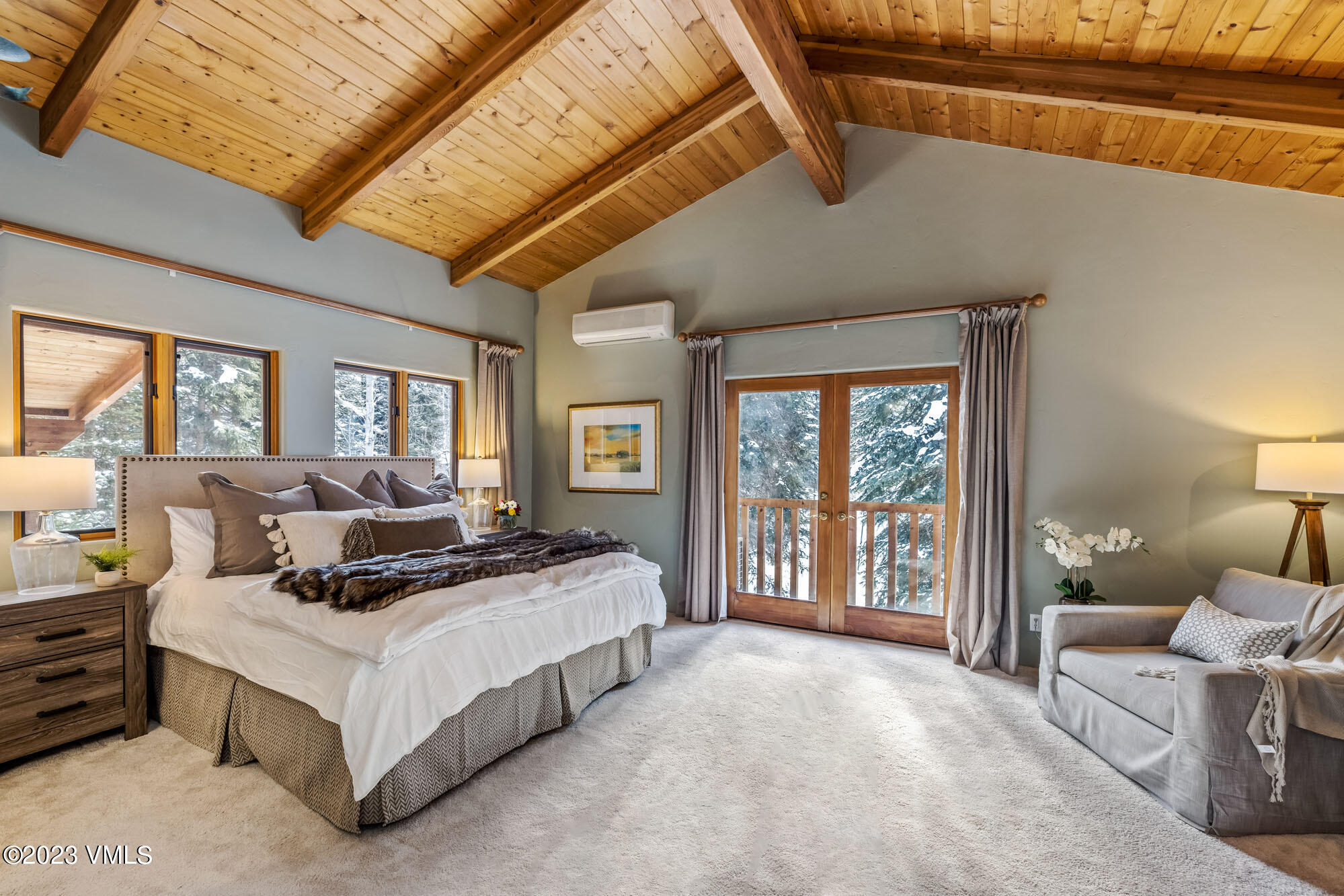 25 Casteel Creek Road Edwards, CO 81632 - Photo 20 of 87 a spacious bedroom with a large bed and a couch