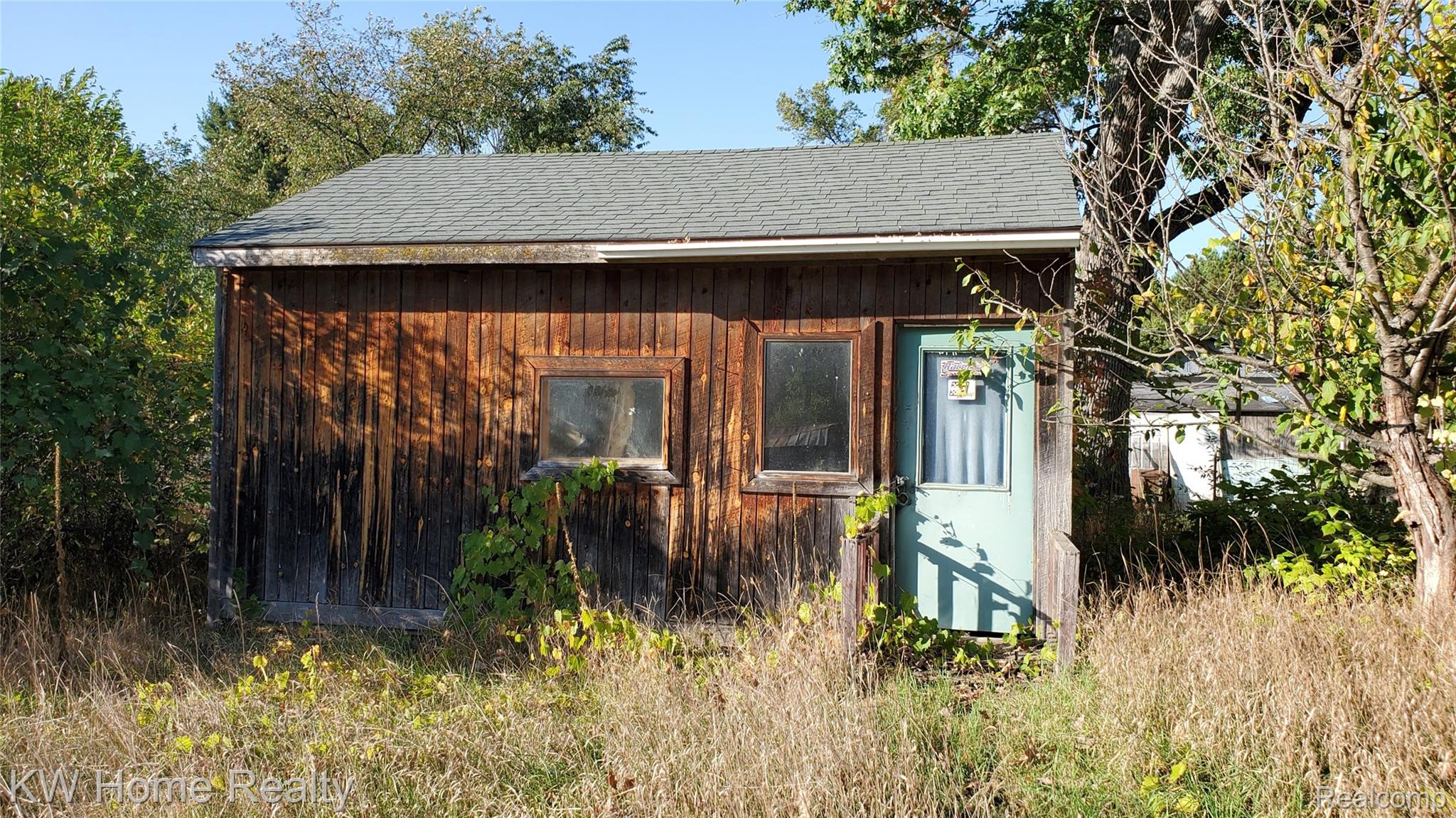 2887 Ivan Street Harrison, MI 48625 - Photo 3 of 16 Huge shed that previously had electric and water.