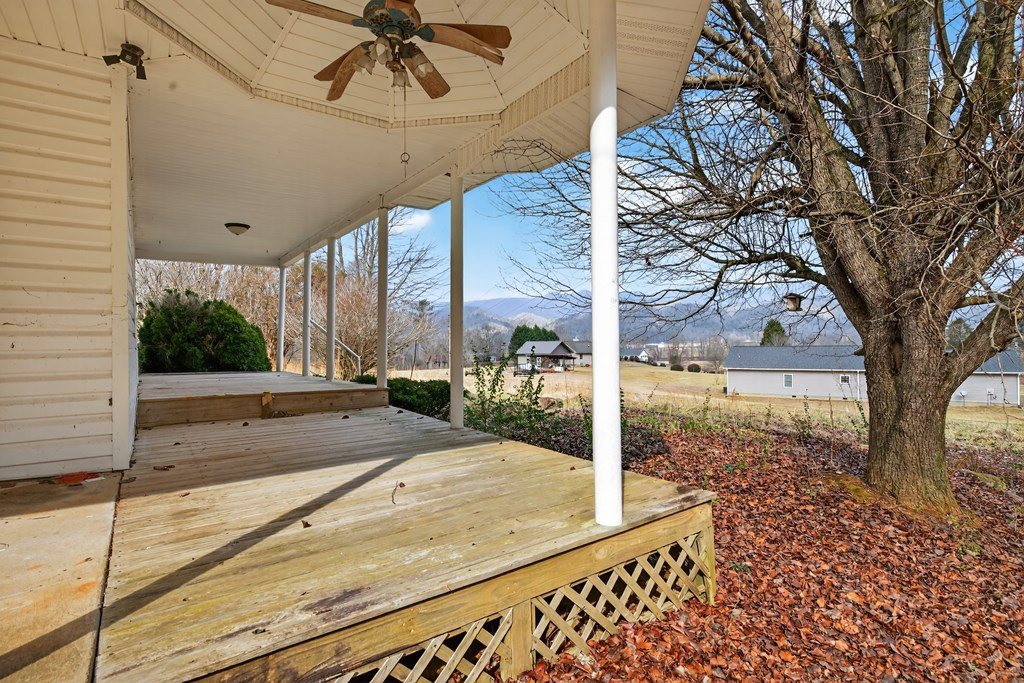 1917 Fairview Road Andrews, NC 28901 - Photo 8 of 29