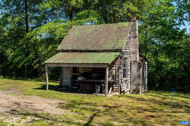 a view of a lush green field