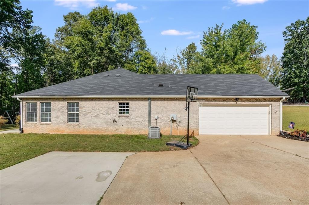 52 Castleman Road Carrollton, GA 30116 - Photo 33 of 35 front view of house with a yard