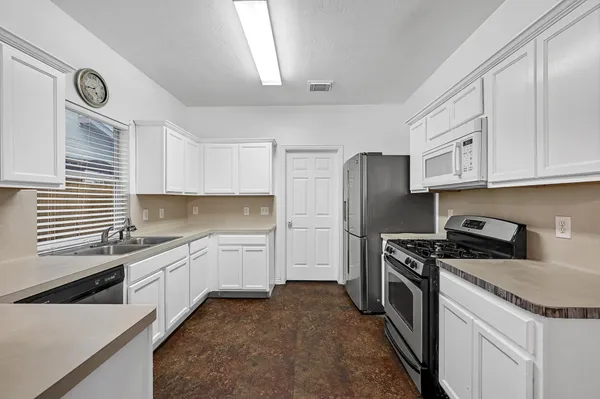 $2,100 | 15411 Lucky Star Drive, Houston, TX 77082