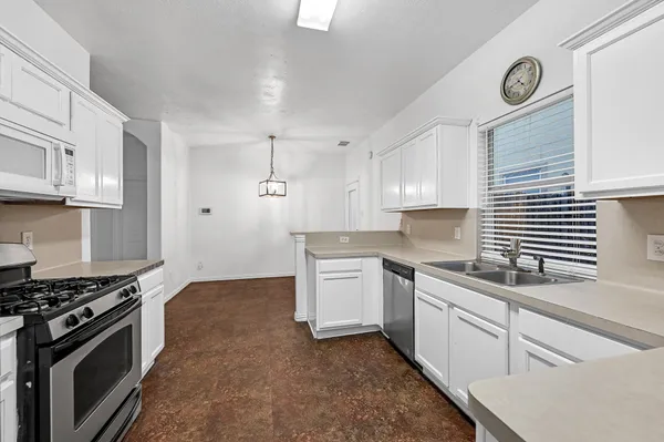 $2,100 | 15411 Lucky Star Drive, Houston, TX 77082