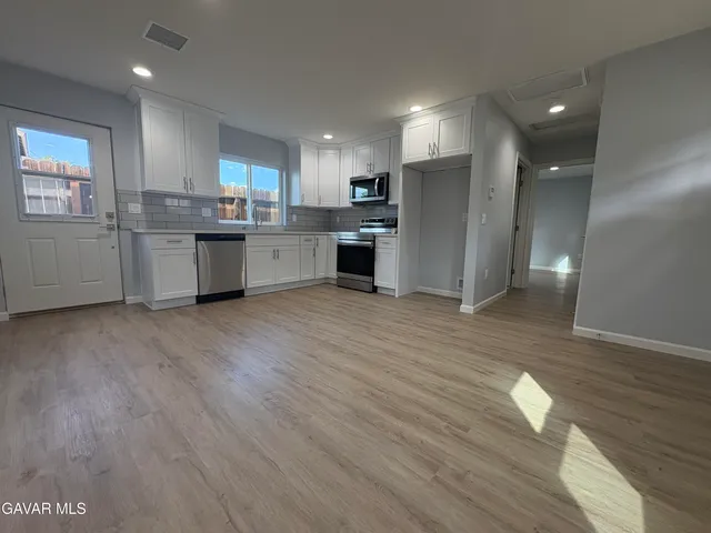 $2,500 | 2137 Estrella Court, Unit B, Palmdale, CA 93550