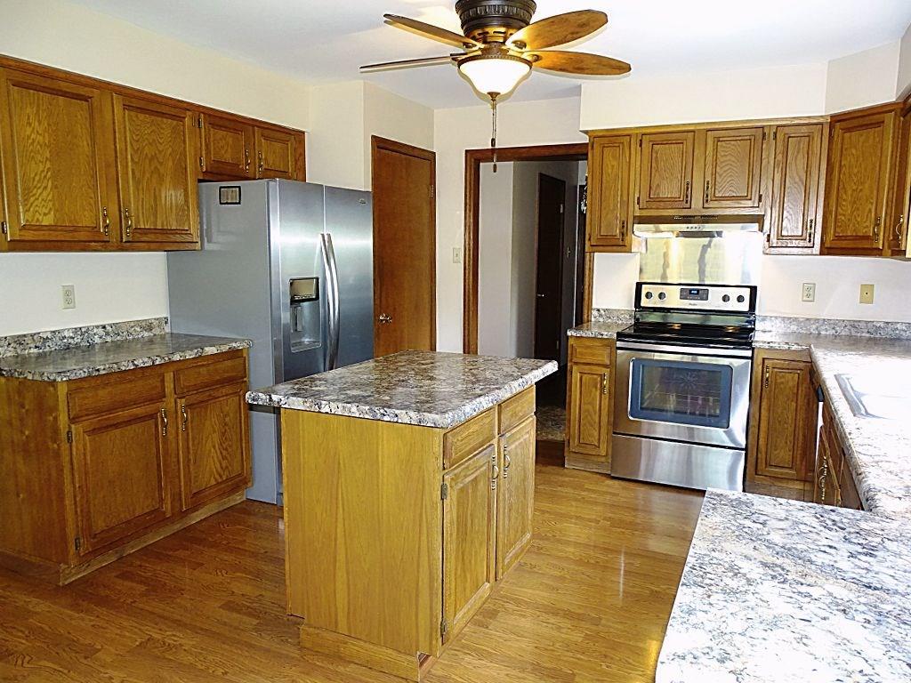 305 Linnwood Road Eighty Four, PA 15330 - Photo 7 of 25 Attractive oak cabinets