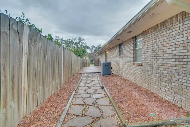 $1,895 | 1400 North D Street, Pensacola, FL 32501