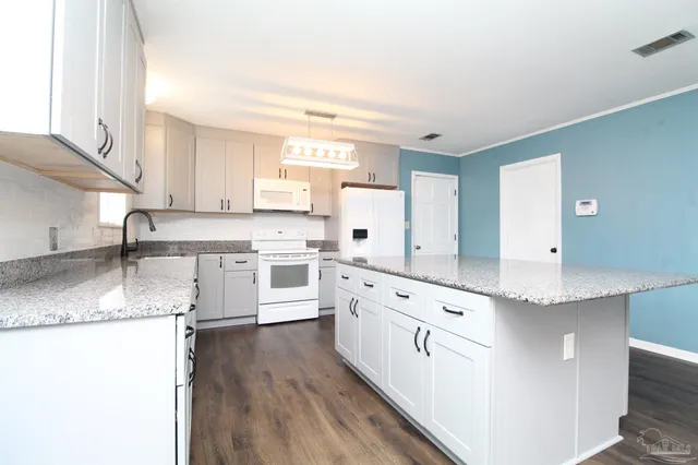 $1,895 | 1400 North D Street, Pensacola, FL 32501