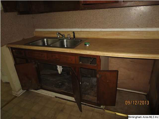 713 Seminole Circle Fairfield, AL 35064 - Photo 4 of 8