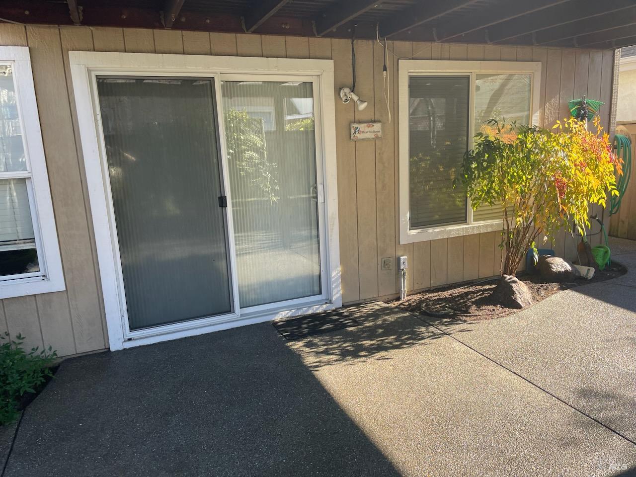 9131 Benny Goodman Way Windsor, CA 95492 - Photo 18 of 27 a view of a livingroom with a front door