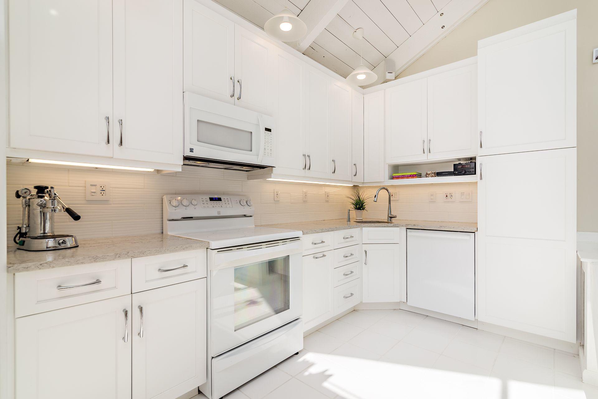 1605 Highway 1, Unit 8G Jupiter, FL 33477 - Photo 8 of 26 8G Kitchen