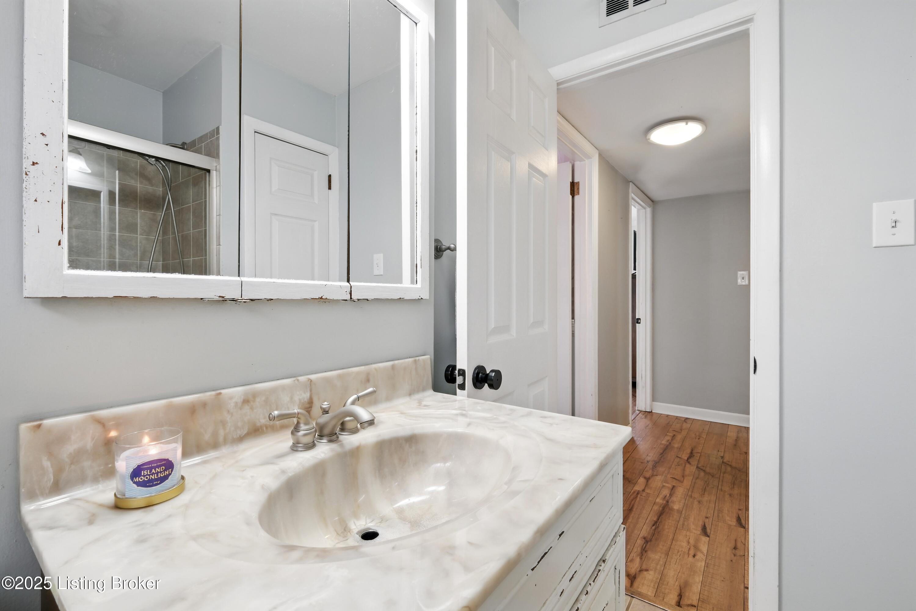 3013 Nepperhan Road Louisville, KY 40220 - Photo 20 of 28 Full Bath 2