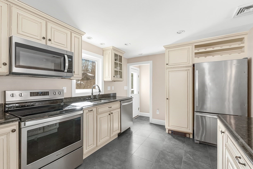 12 Thornberry Road Winchester, MA 01890 - Photo 11 of 31