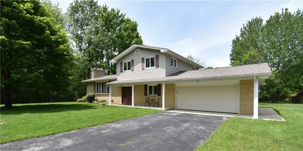 $319,900 | 7085 Sunnydell Drive, Brookfield, OH 44403