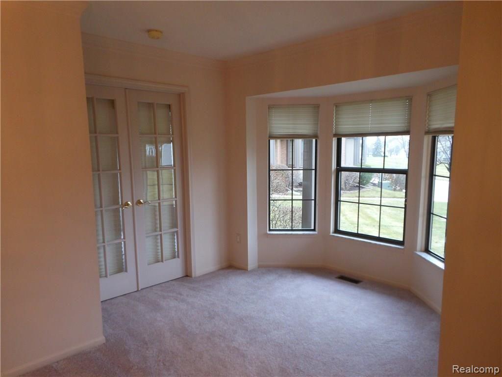 356 Meadow Bridge Drive, Unit 120 Rochester Hills, MI 48307 - Photo 17 of 34