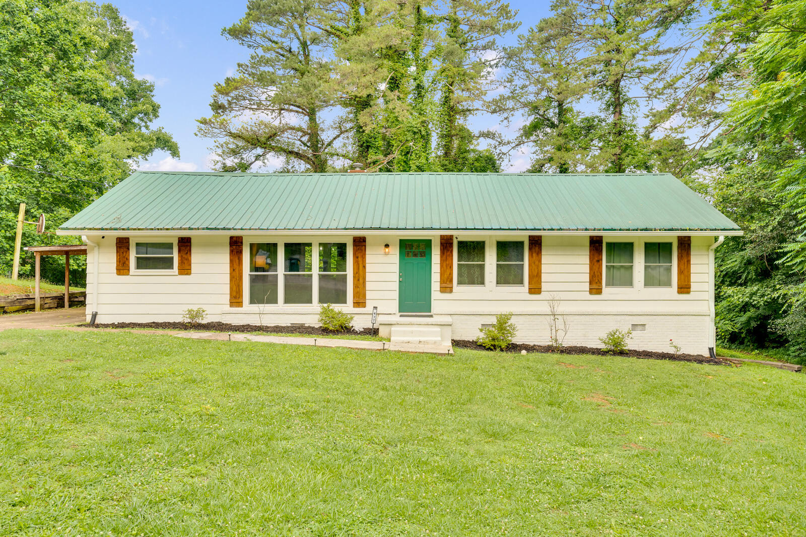 477 Indian Springs Road Ringgold, GA 30736 - Photo 2 of 36 477-Indian-Springs-MLS-Photos-2