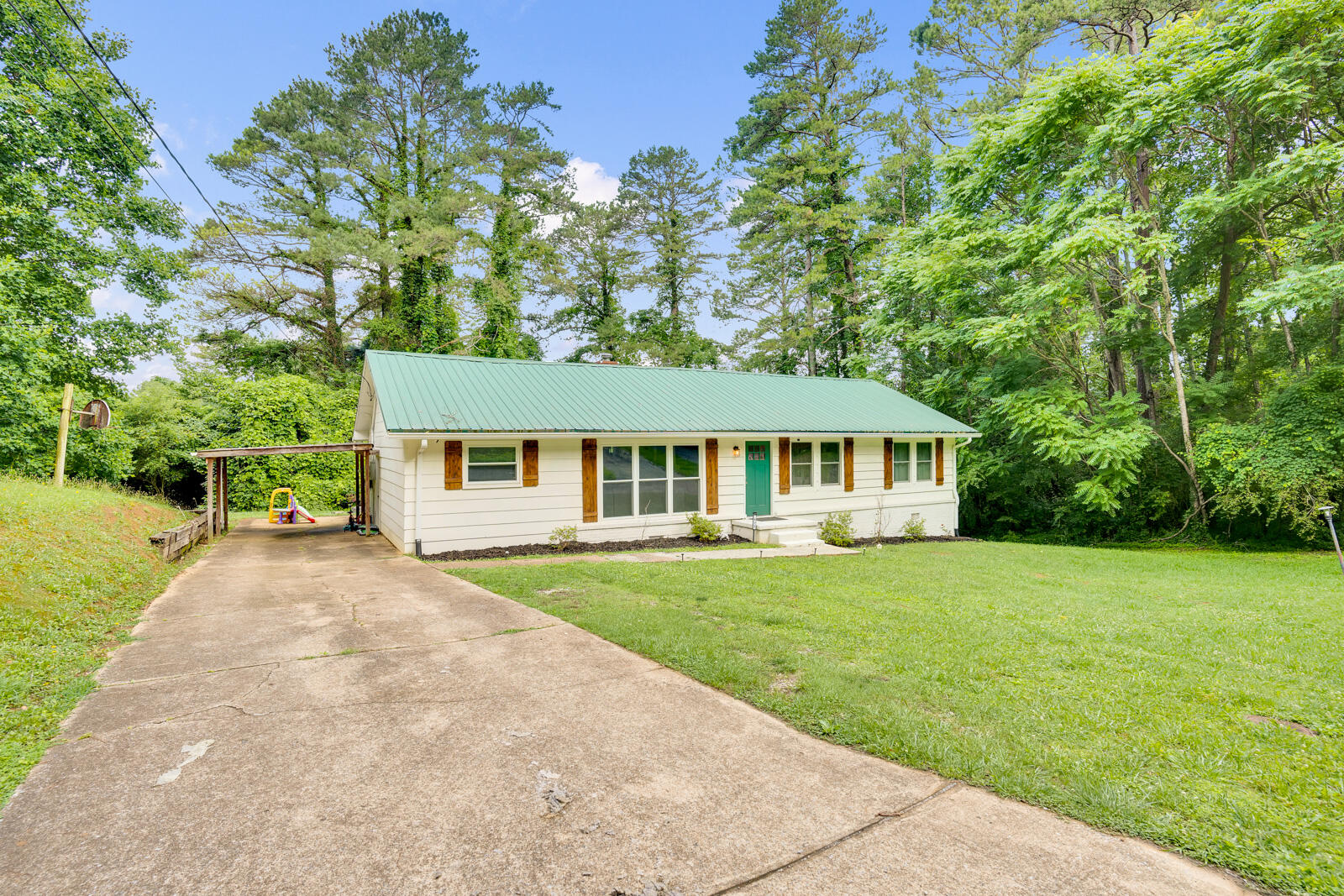 477 Indian Springs Road Ringgold, GA 30736 - Photo 3 of 36 477-Indian-Springs-MLS-Photos-3