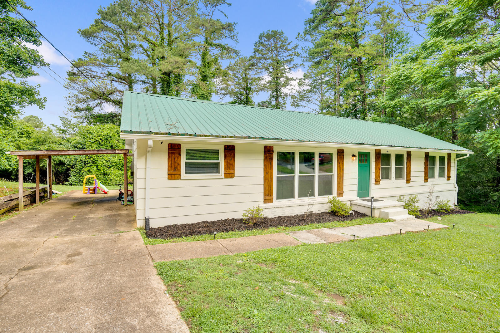 477 Indian Springs Road Ringgold, GA 30736 - Photo 4 of 36 477-Indian-Springs-MLS-Photos-4