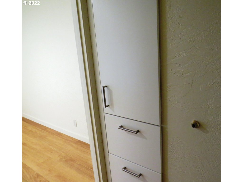 4427 Fox Hollow Road, Unit 13 Eugene, OR 97405 - Photo 16 of 28 Gallery Image 16