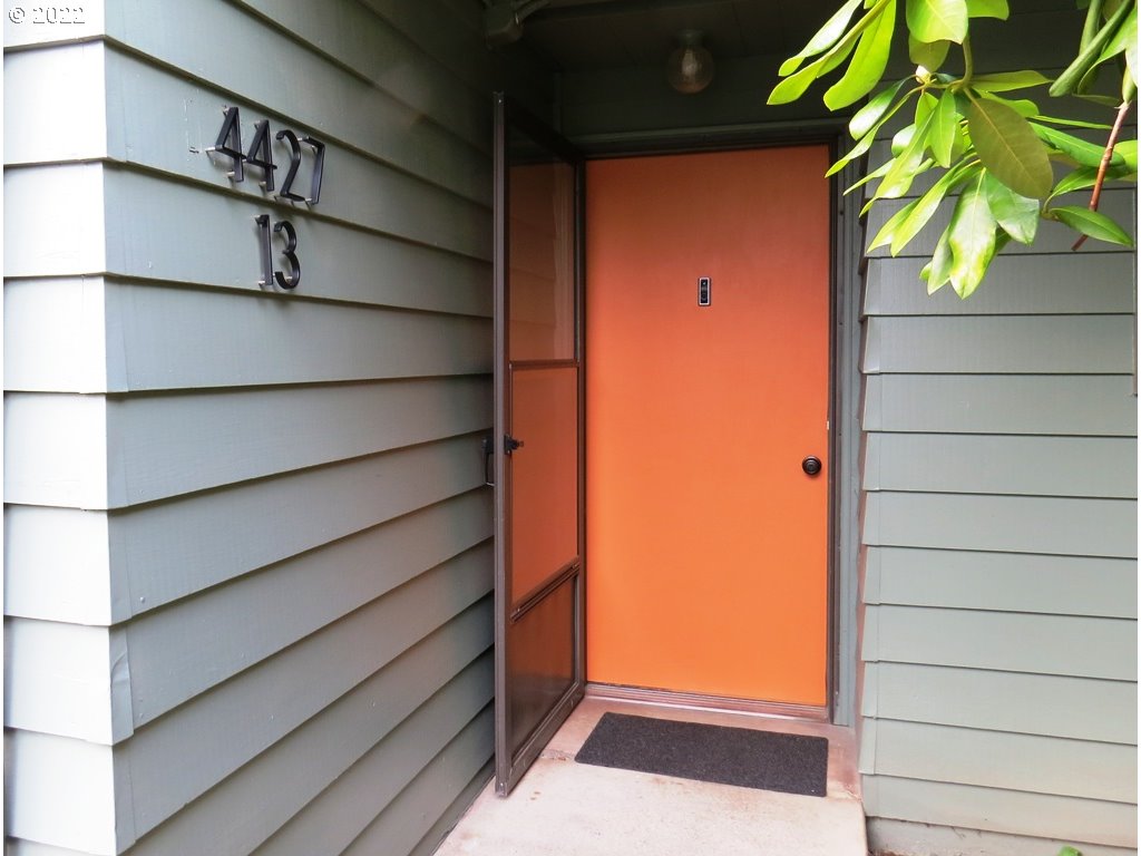 4427 Fox Hollow Road, Unit 13 Eugene, OR 97405 - Photo 2 of 28 Gallery Image 2