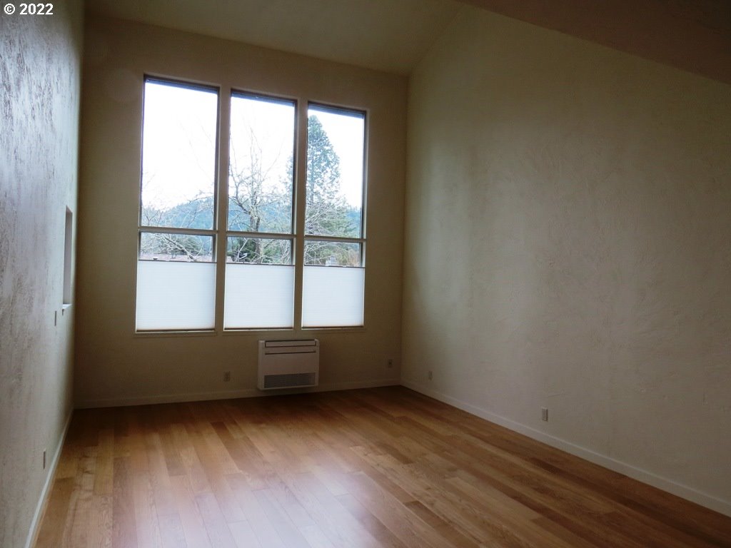 4427 Fox Hollow Road, Unit 13 Eugene, OR 97405 - Photo 5 of 28 Gallery Image 5