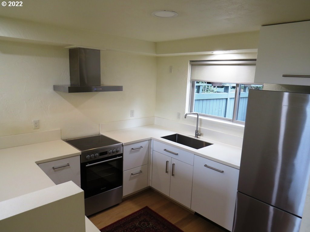 4427 Fox Hollow Road, Unit 13 Eugene, OR 97405 - Photo 7 of 28 Gallery Image 7