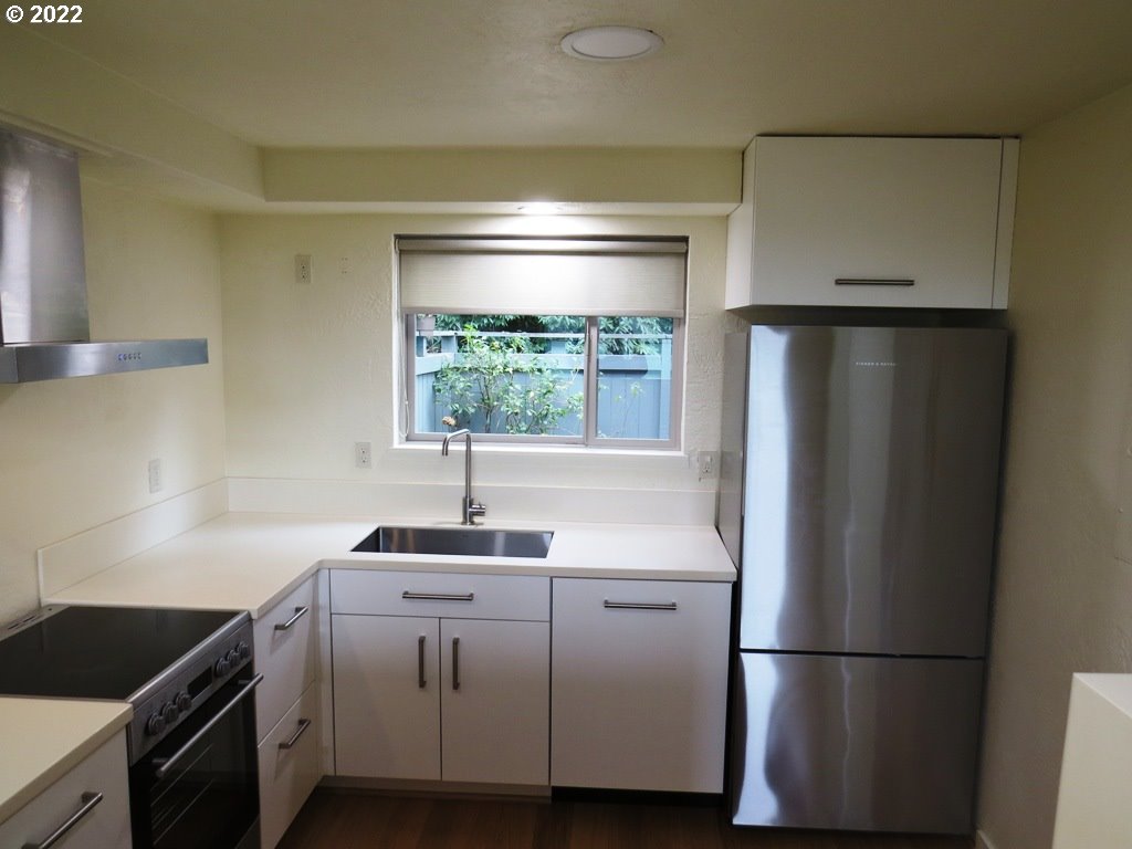 4427 Fox Hollow Road, Unit 13 Eugene, OR 97405 - Photo 8 of 28 Gallery Image 8