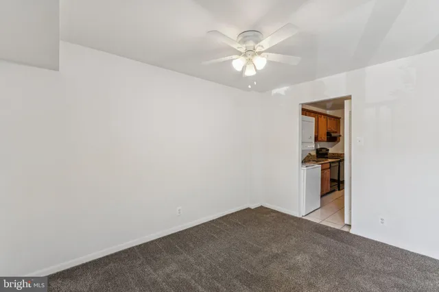 a view of empty room with window