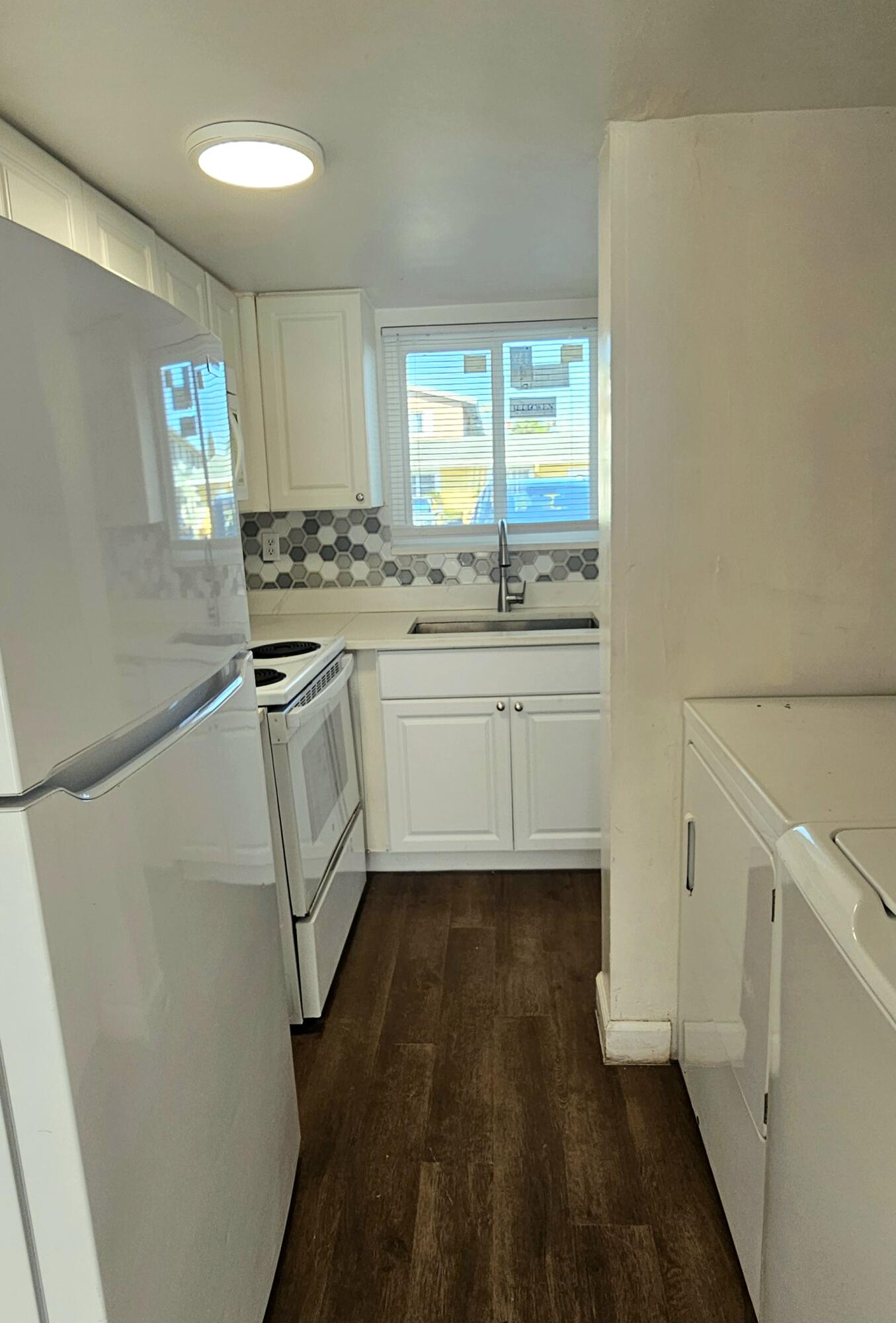 1501 Crescent Circle, Unit B10 Lake Park, FL 33403 - Photo 5 of 9 20251219_132456