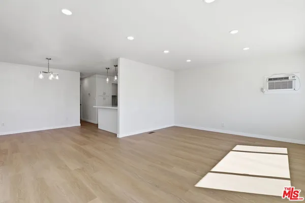 $214,500 | 8901 Eton Avenue, Unit 61, Canoga Park, CA 91304