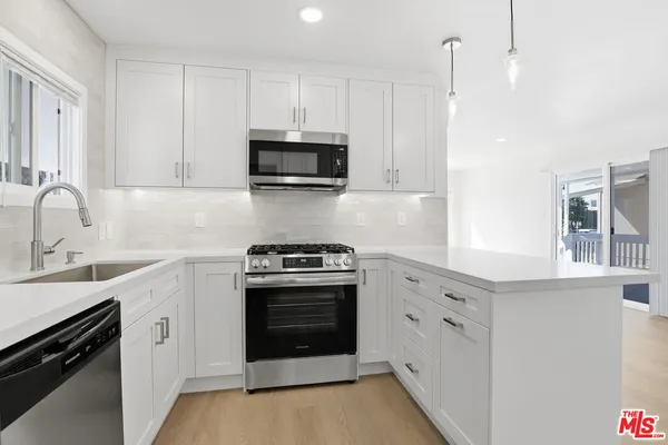 $214,500 | 8901 Eton Avenue, Unit 61, Canoga Park, CA 91304