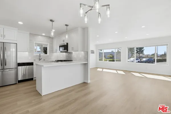 $214,500 | 8901 Eton Avenue, Unit 61, Canoga Park, CA 91304