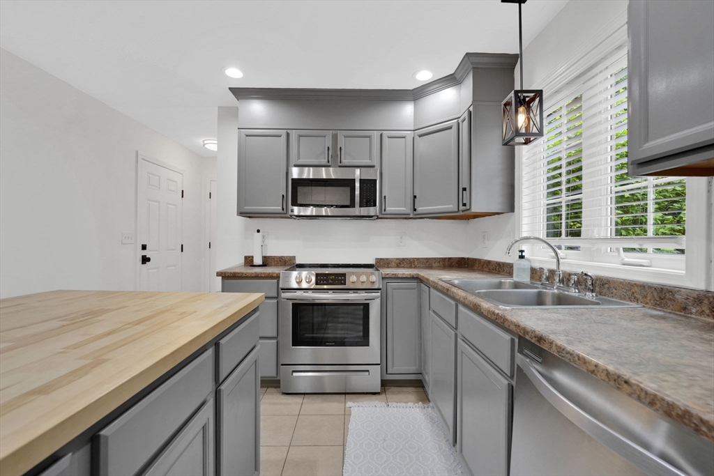 188 Wollaston Street Springfield, MA 01119 - Photo 6 of 39