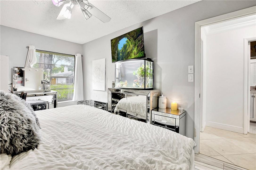 106 Kensington Road Hollywood, FL 33021 - Photo 30 of 42 a bedroom with a bed and a flat screen tv