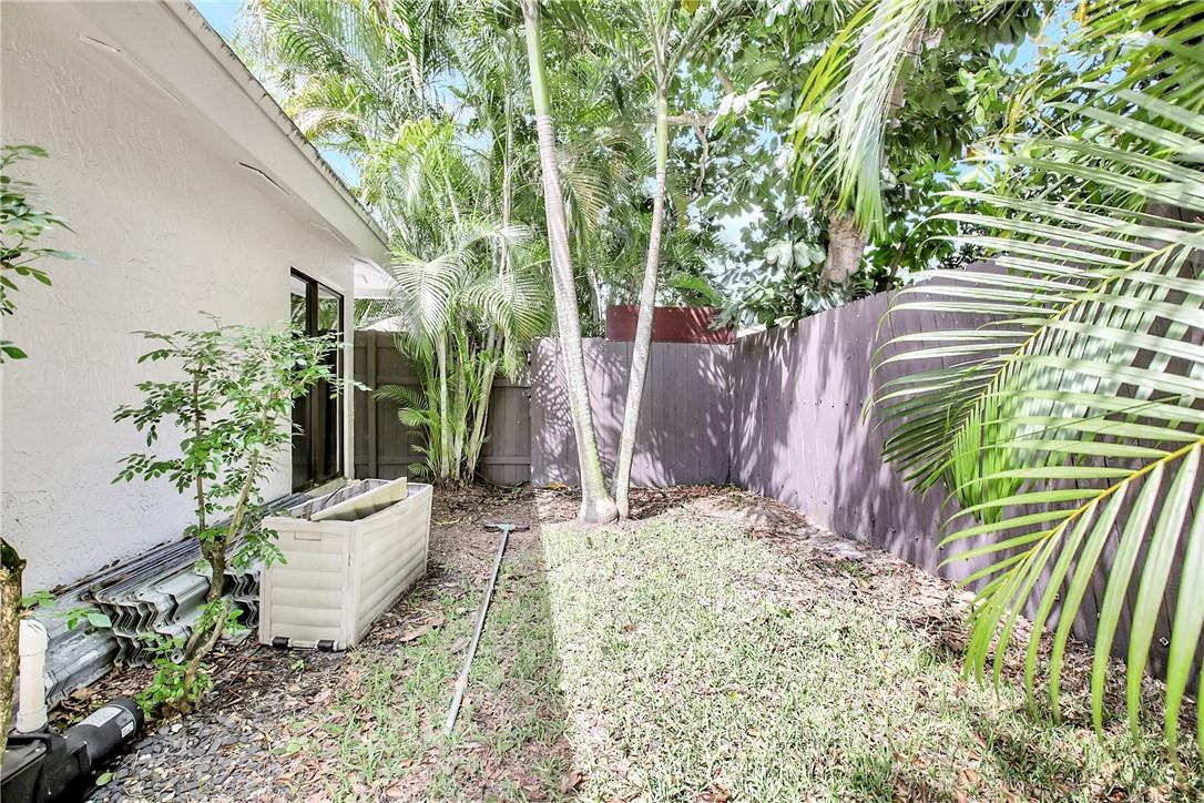 106 Kensington Road Hollywood, FL 33021 - Photo 39 of 42 a view of a backyard with plants