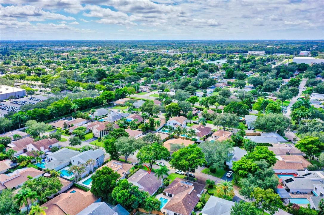 106 Kensington Road Hollywood, FL 33021 - Photo 40 of 42 a view of a city