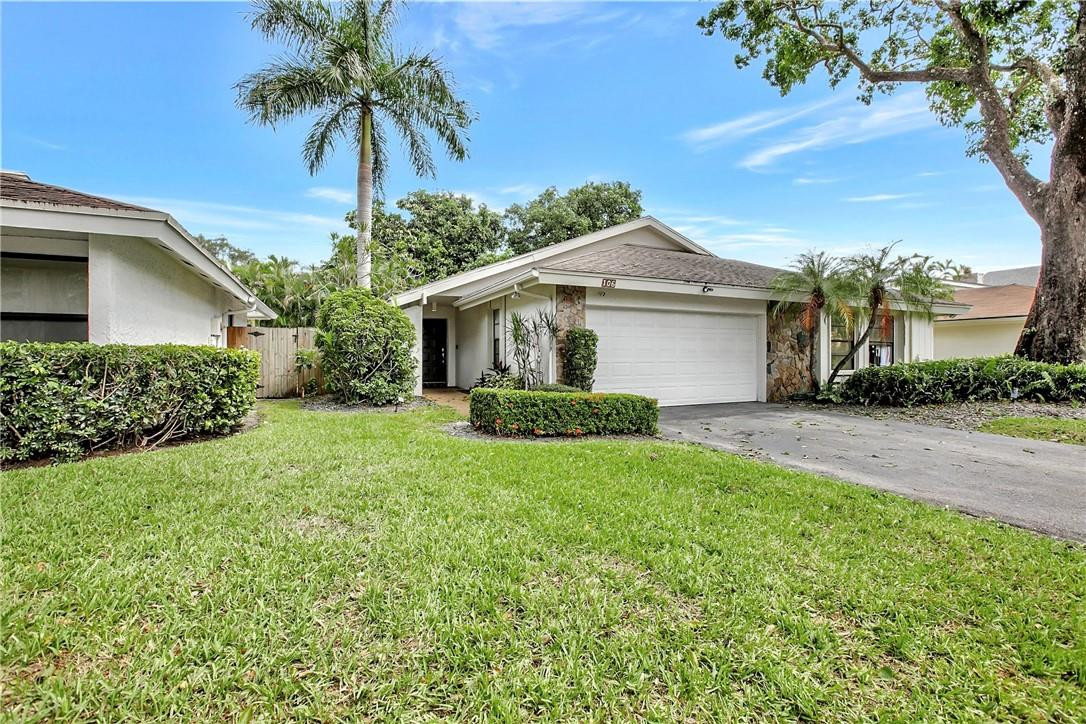 106 Kensington Road Hollywood, FL 33021 - Photo 4 of 42 a front view of a house with a garden