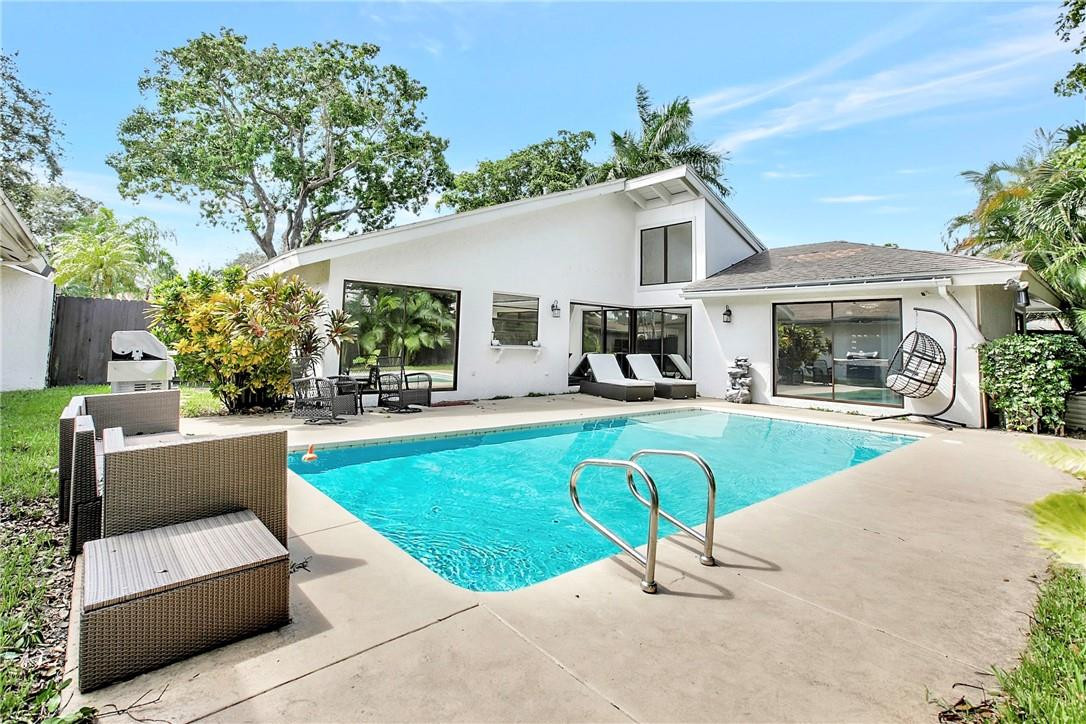 106 Kensington Road Hollywood, FL 33021 - Photo 6 of 42 a view of house with swimming pool and outdoor seating