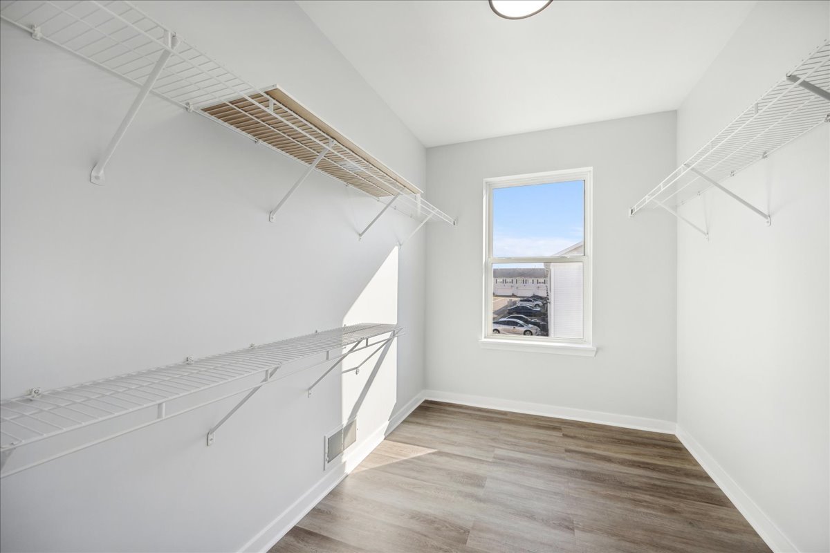 2435 Georgetown Circle Aurora, IL 60503 - Photo 7 of 10 a view of an empty room with a window