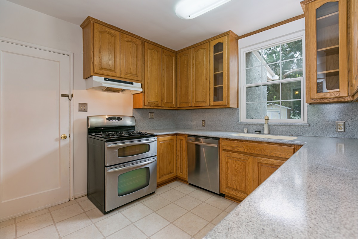 856 Crest View Road Vista, CA 92081 - Photo 3 of 24 Gallery Image 3