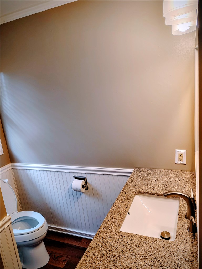 1809 Busby Road Anderson, SC 29626 - Photo 8 of 43 This inviting bathroom features practical design and a warm ambiance.