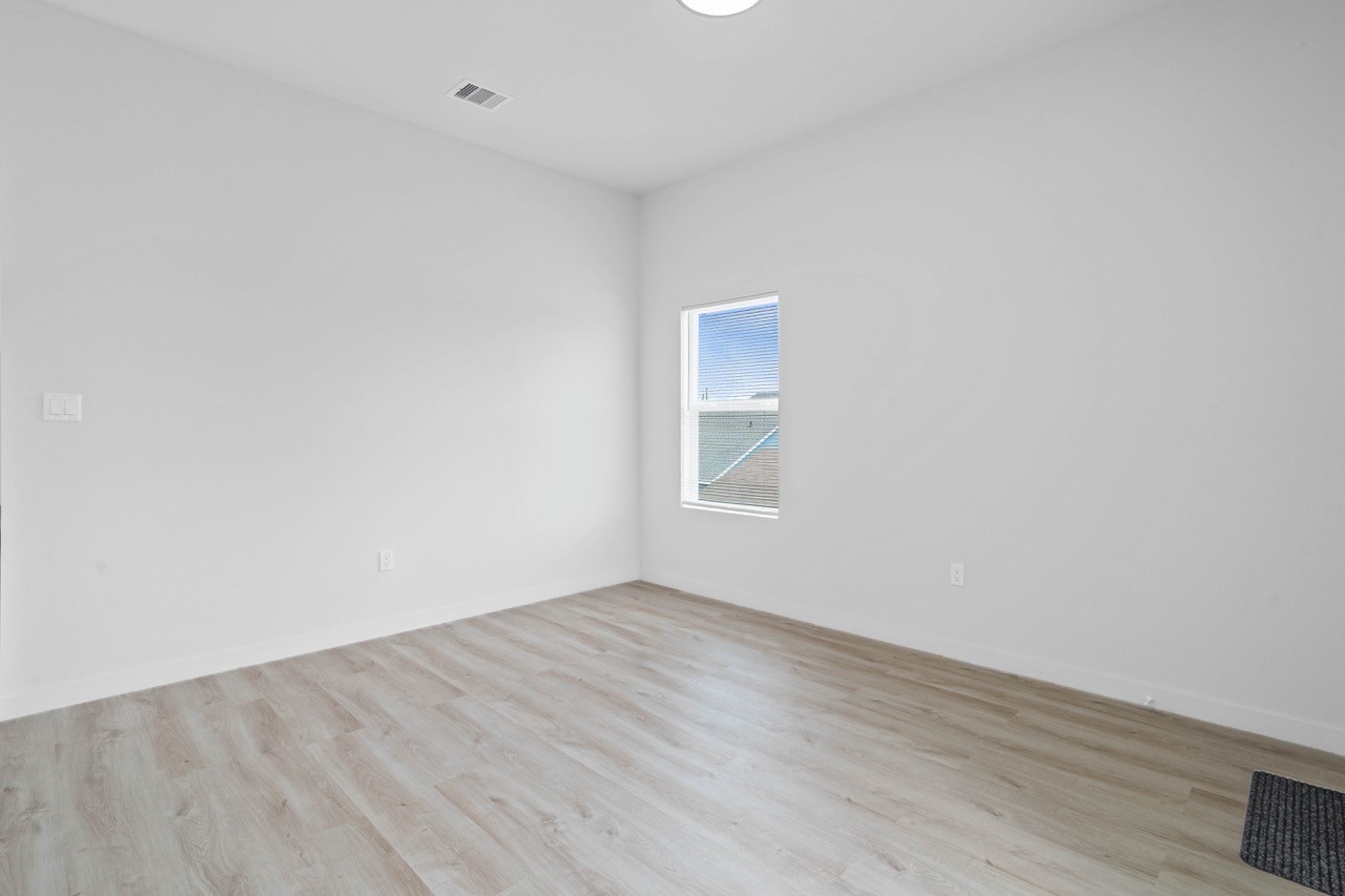 9725 Kerr Street, Unit B Houston, TX 77029 - Photo 7 of 35