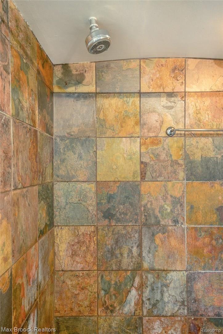 911 North Adams Road Birmingham, MI 48009 - Photo 12 of 15 Upper Level Bathroom Shower