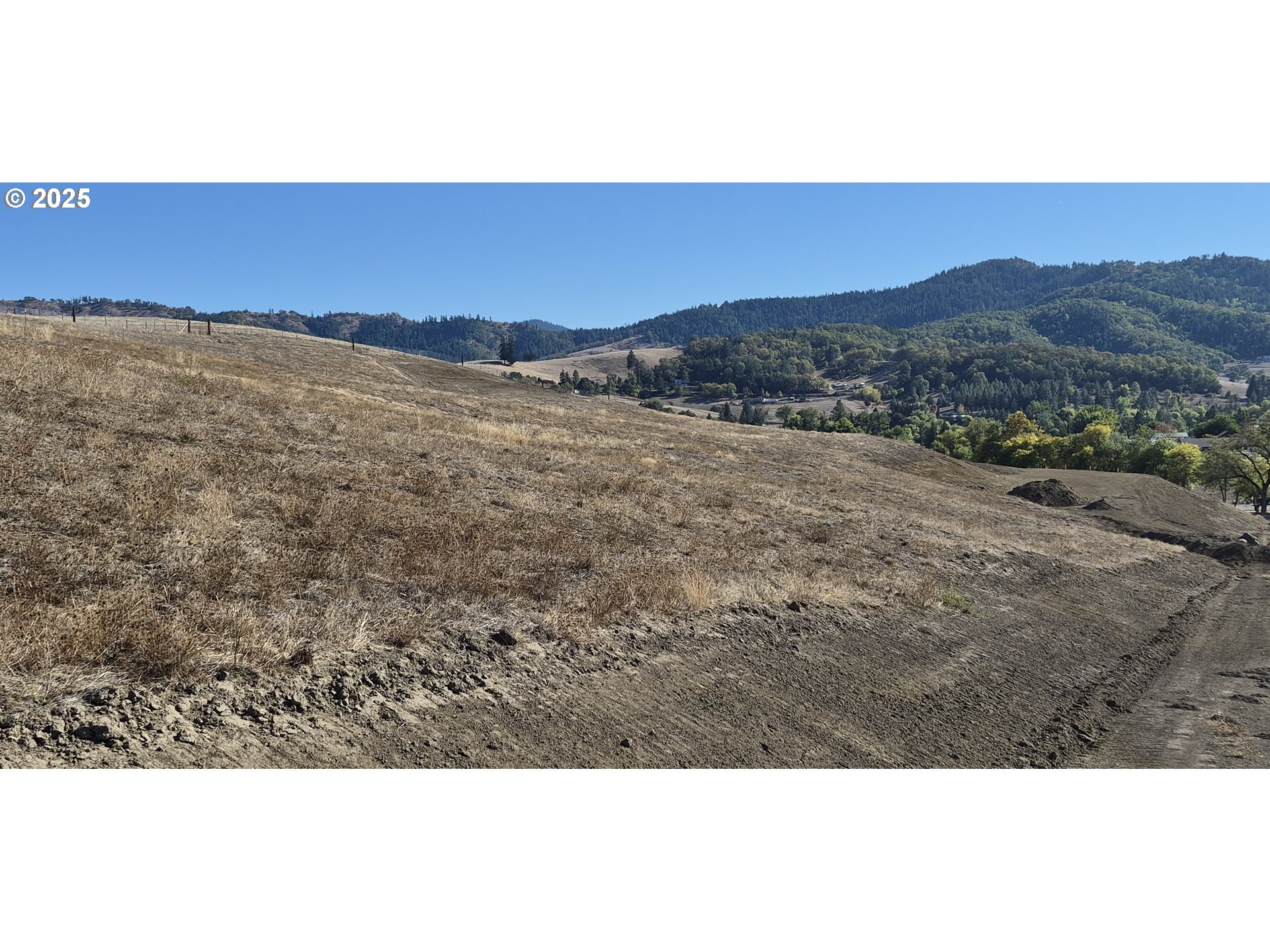 475 Ladybug Lane Roseburg, OR 97470 - Photo 5 of 12 a view of an outdoor space and mountain view
