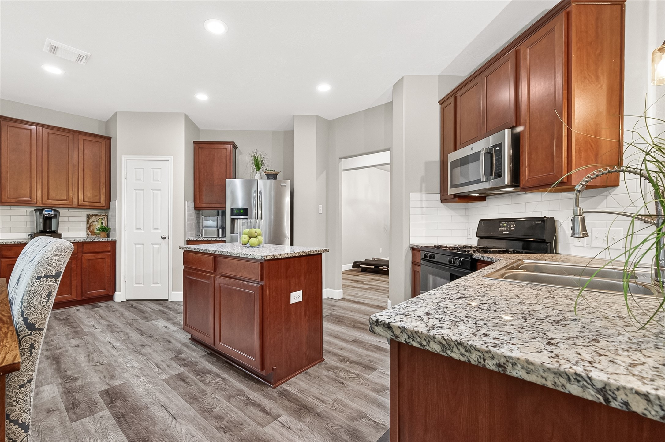 7415 Riven Oaks Court Cypress, TX 77433 - Photo 16 of 42